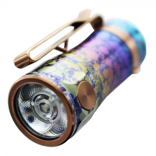 Fenix E16 Ti Titanium LED lommelygte, farve Phantom Blue med Li-ion batteri og micro-USB opladningskabel