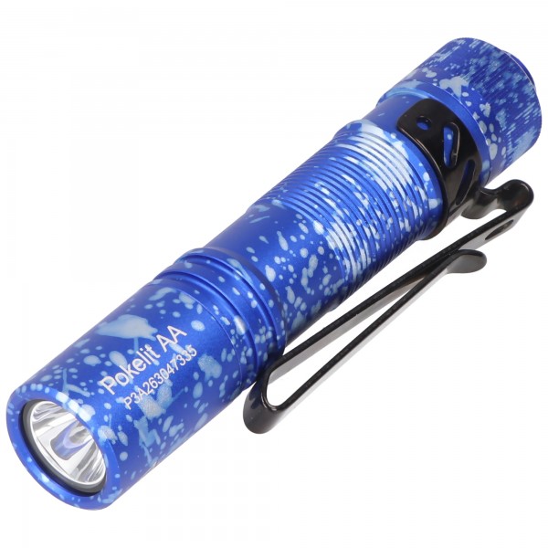 AceBeam Pokelit AA LED-lommelygte i blåt camouflage-look, 550 lumen, inklusive 14500 Li-Ion 920mAh batteri med USB-C tilslutning